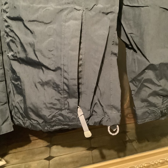 North Face Women’s HyVent Ski/Rain shell Sz Medium - Picture 5 of 7